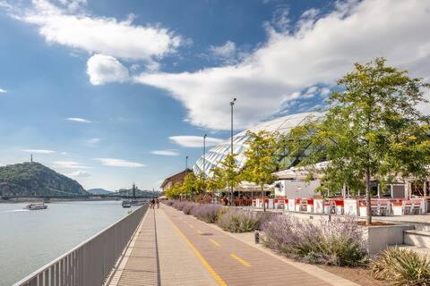 Sunny Rooms At Danube ブダペスト エクステリア 写真